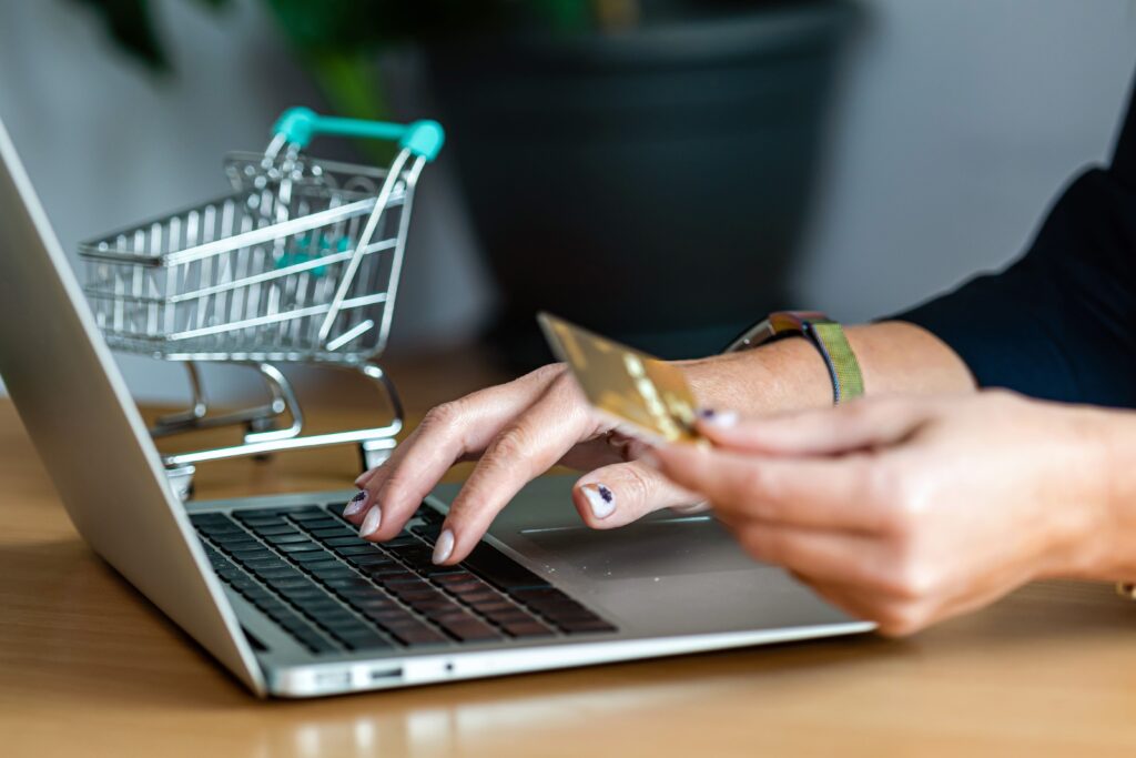 e-Commerce tem crescimento e é essencial para bombar vendas; veja tudo que você precisa saber